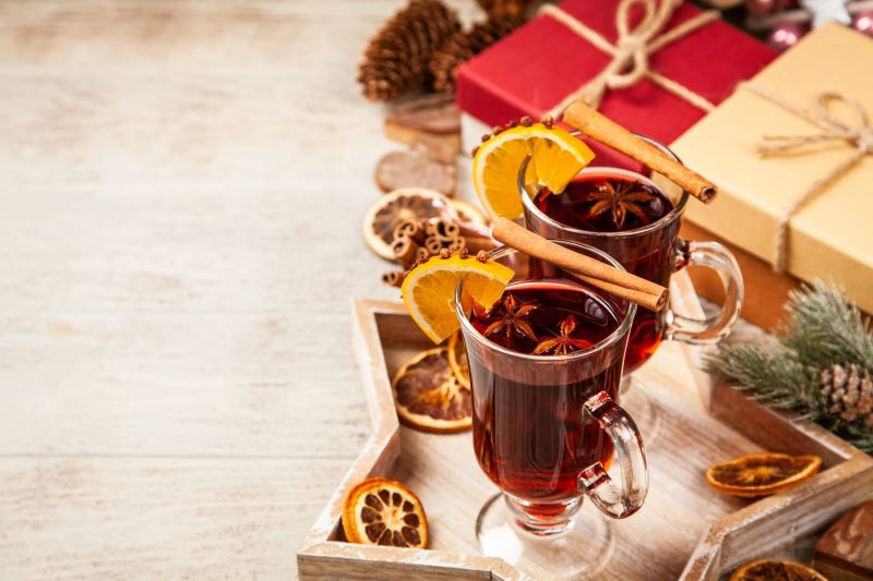 2 glasses of mulled wine