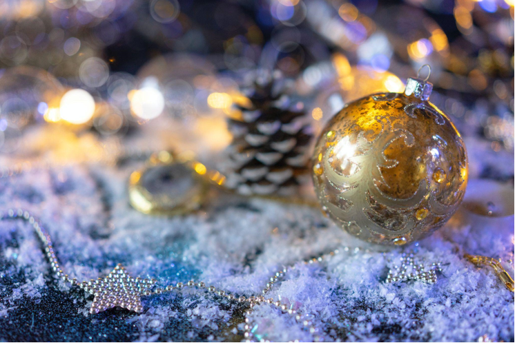 How Christmas Garlands and Ornaments Can Help with Medication Management